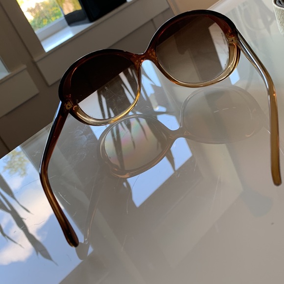 Dolce and Gabbana Butterfly sunglasses - Picture 3 of 10